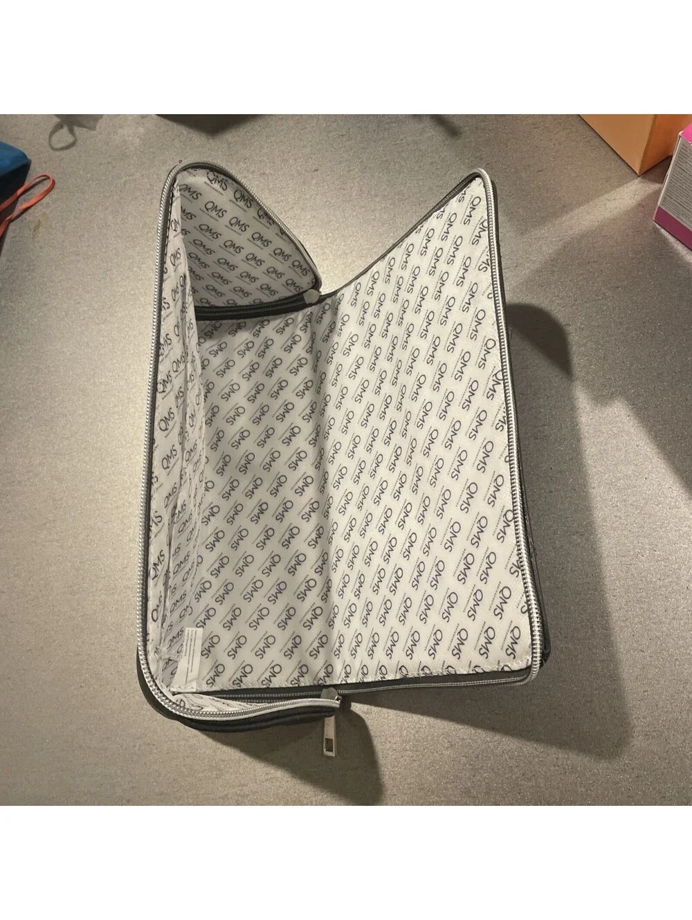 QMS Medicosmetics Bag with 19 Samples - New